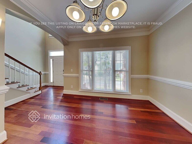 Building Photo - 9014 Sandpiper Dr