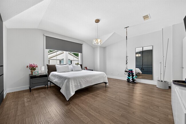 Building Photo - 10021 Hillside Bayou Dr