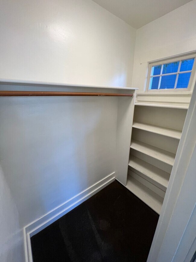 Building Photo - 3bd/1ba Craftsman in Tacoma