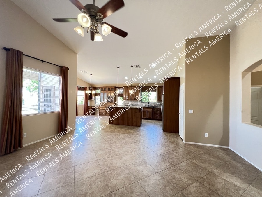 Building Photo - 1536 E Fontana Dr