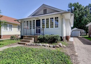 Building Photo - 2 Bed 1 Bath