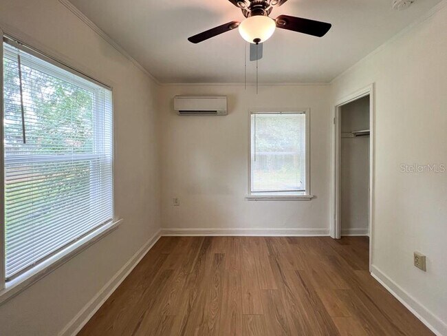 Building Photo - 1122 NW 4th Ave