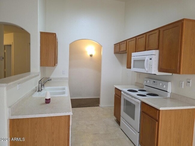 Building Photo - 16536 W Moreland St