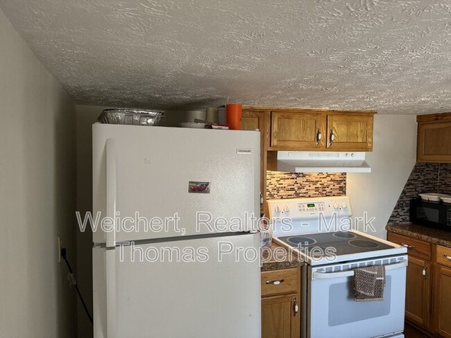 Building Photo - 1403 Elm St