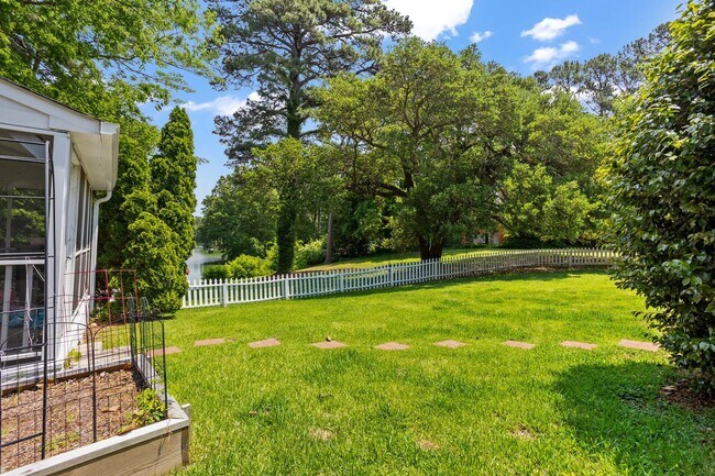 Building Photo - Beautiful brick home on a 1-acre lakefront...