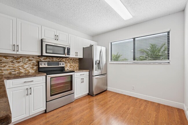 Building Photo - 15450 Pembridge Dr