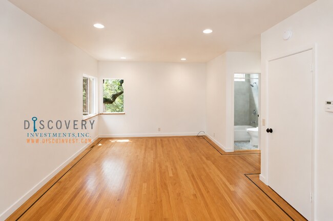 Building Photo - Montclair Four Bedroom Contemporary Late 20th Century Home