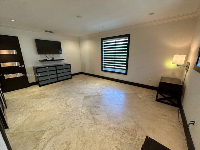 Building Photo - 9341 Dickens Ave