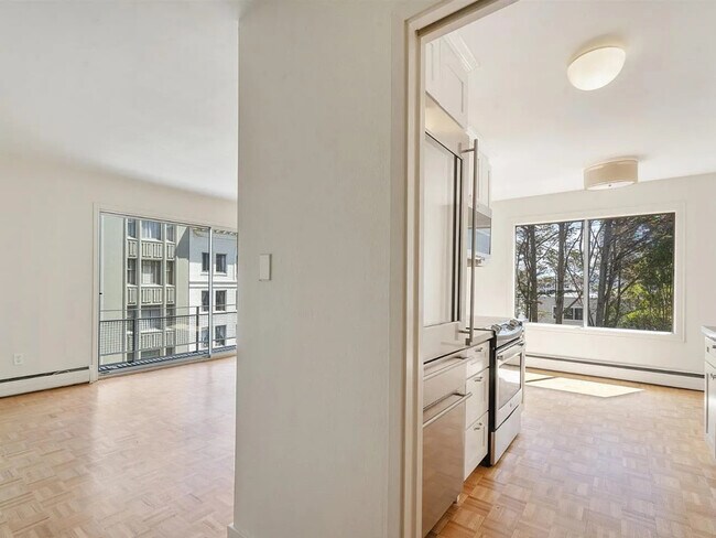 Building Photo - 1885 Jackson St