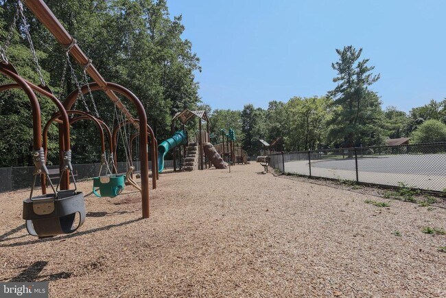 Building Photo - 6431 Brentford Dr