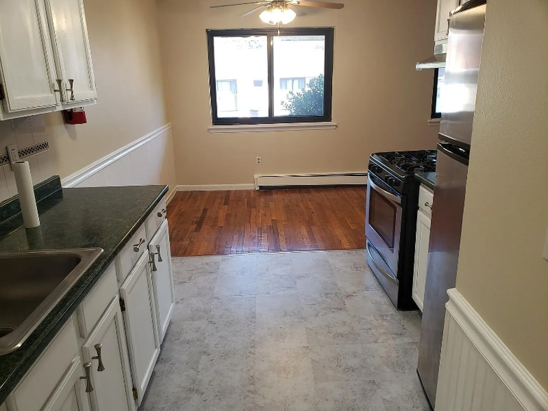 Building Photo - 401 US-22