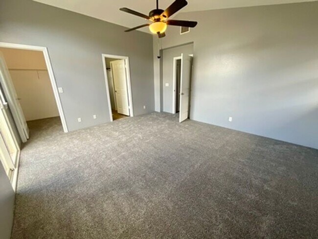 Building Photo - 4 bedroom, 2.5 bath, Mountain and Ocean Balcony Views, Solar Panels