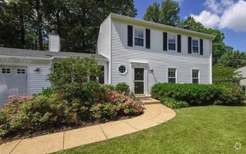 Building Photo - Beautiful 4 BR 2.5 BA colonial. Pets welcome