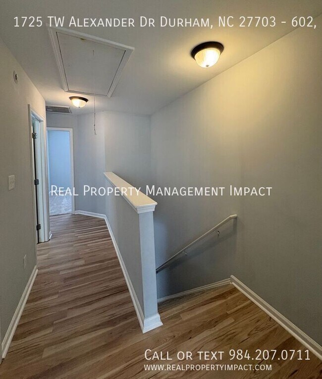 Building Photo - 1725 TW Alexander Dr
