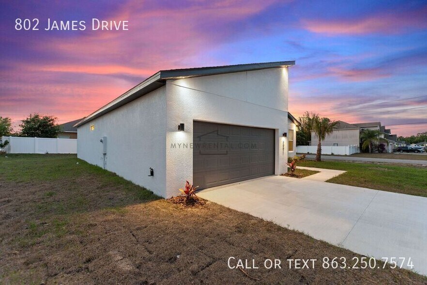 Building Photo - 802 James Dr