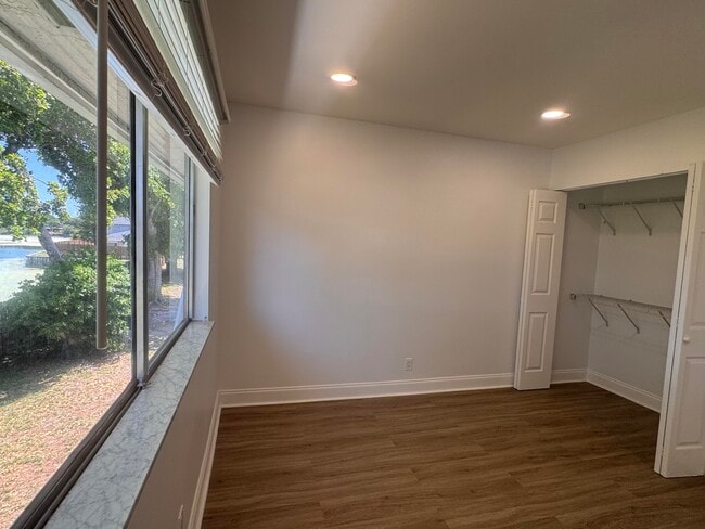 Building Photo - 805 Tiffany Dr W