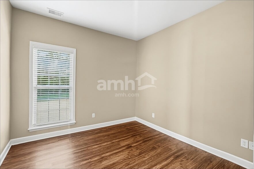 Building Photo - 165 Bland Dr