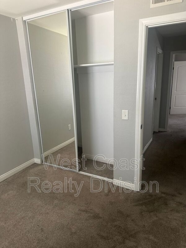 Building Photo - 10635 Aristocrat Ct