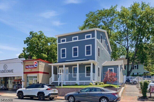 Building Photo - 116 Valley St