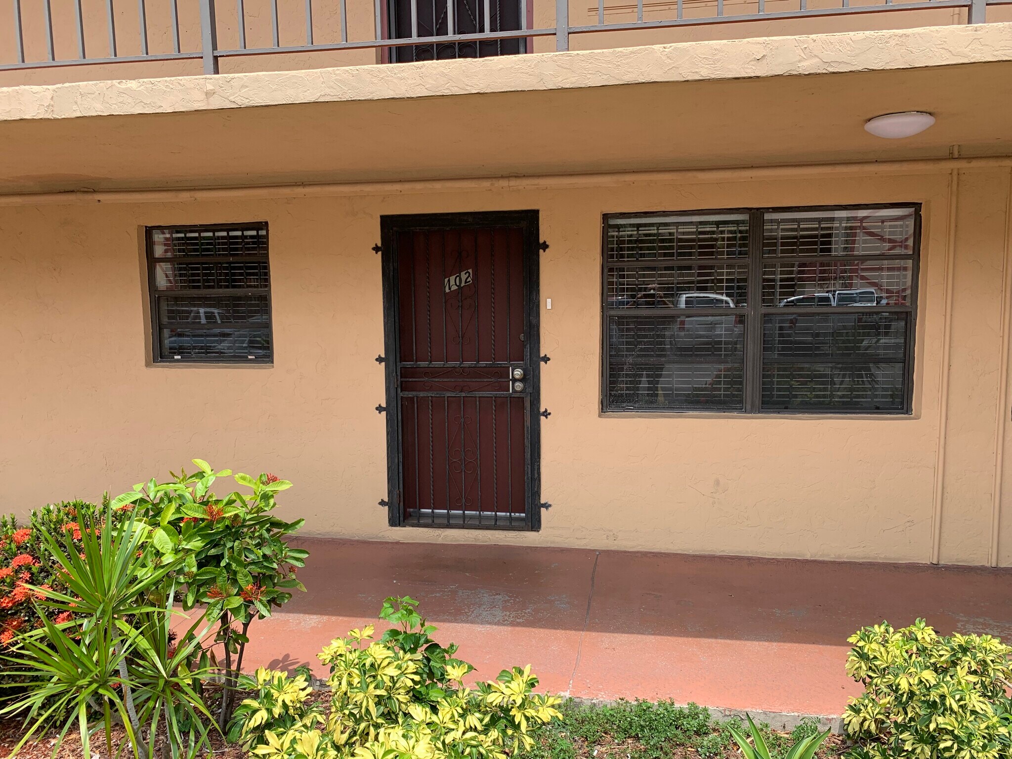 Building Photo - 1335 W 68th St