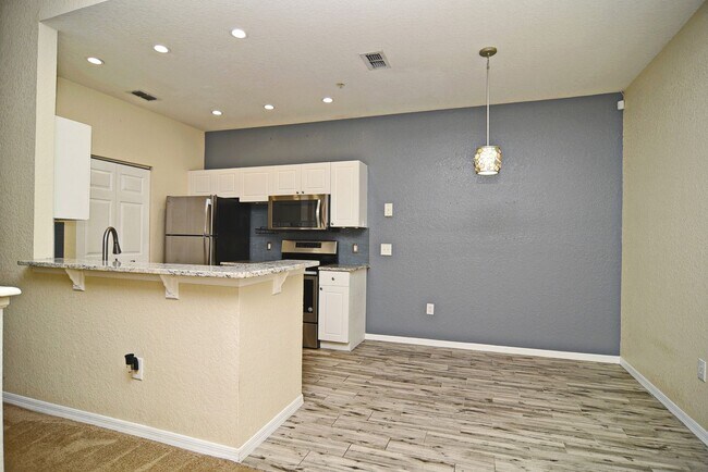 Building Photo - 864 Grand Regency Pointe