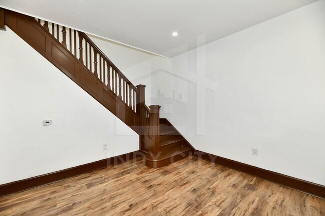 Building Photo - 3634 N Kenwood Ave