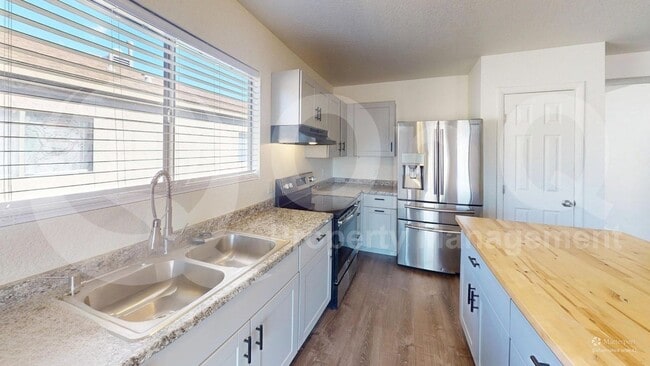 Building Photo - 1702 W Summer Dawn Dr
