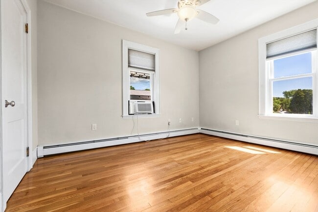Building Photo - 28 Poplar St