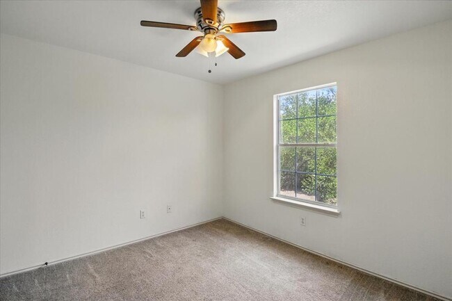 Building Photo - 508 Crater Lake Dr