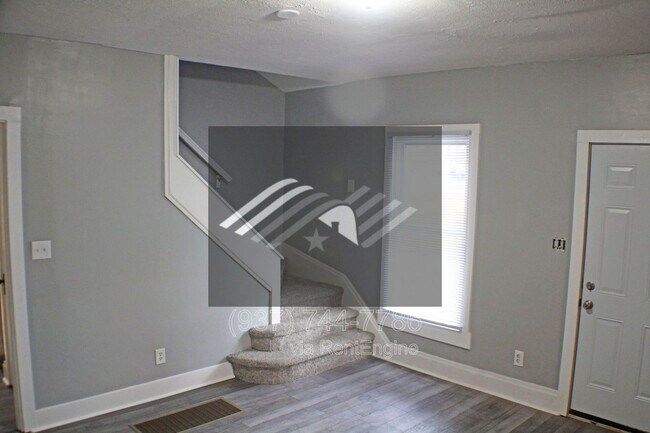 Building Photo - 419 Alberta St