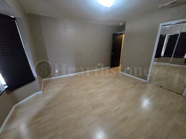 Building Photo - 1307 Gidding St