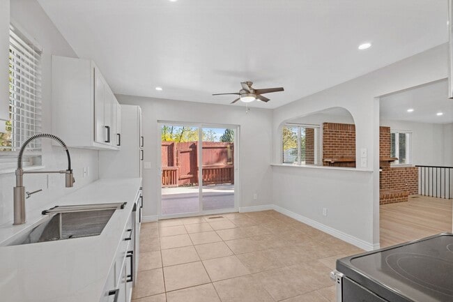 Building Photo - 4558 S Laredo St