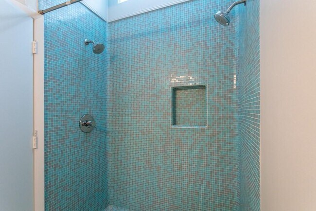 Building Photo - 1214 Cleburne Ave NE