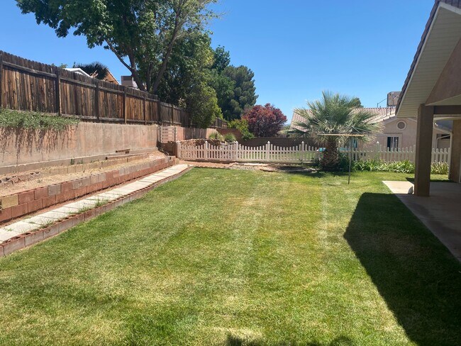 Building Photo - 1048 N 2100 W