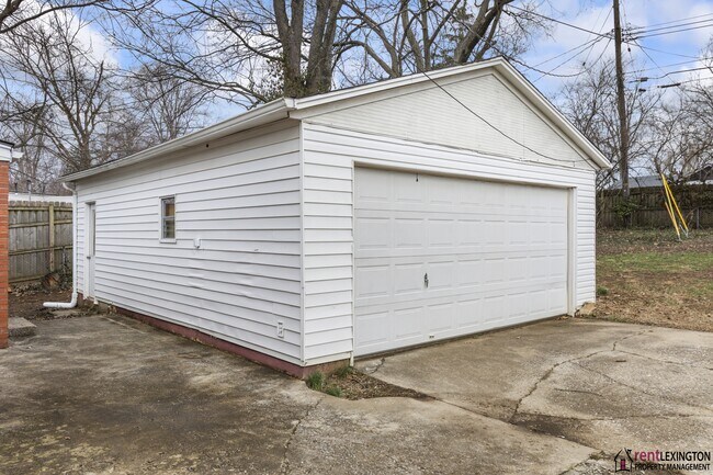 Building Photo - 203 Loch Lomond Dr