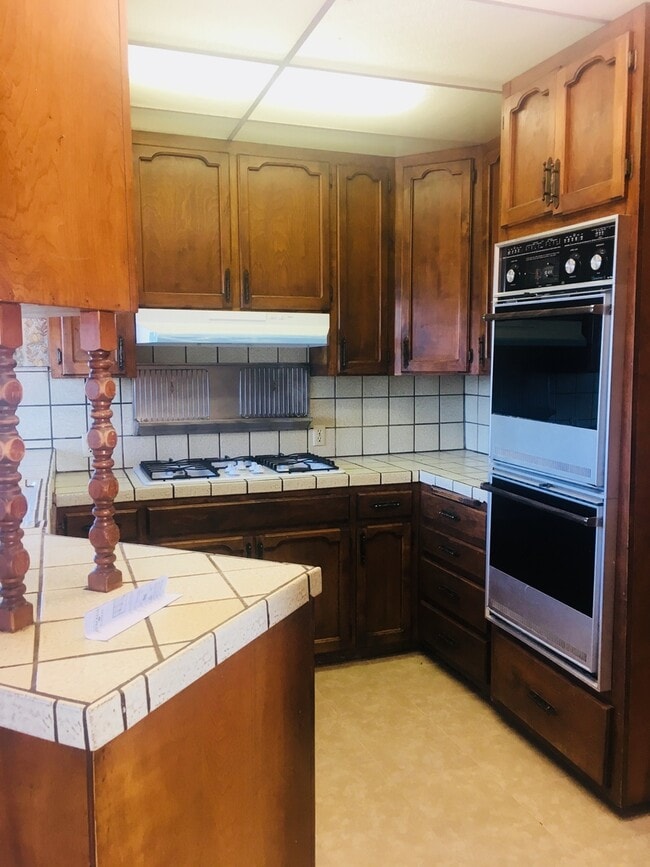 Building Photo - 2-Story Country home!