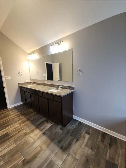 Building Photo - 4015 Dunlap Loop