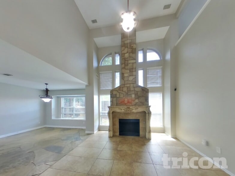 Building Photo - 220 Flatwood Dr