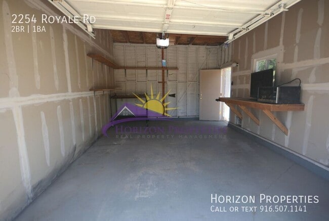 Building Photo - 2254 Royale Rd