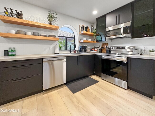 Building Photo - 16653 N 59th St