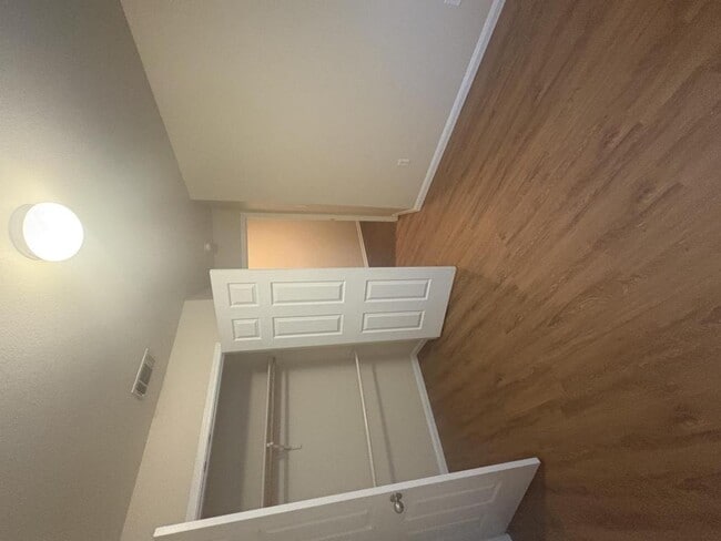 Building Photo - 6101 Shamrock Dr