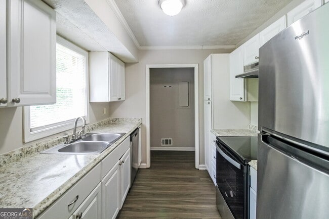 Building Photo - 7006 Knollwood Dr
