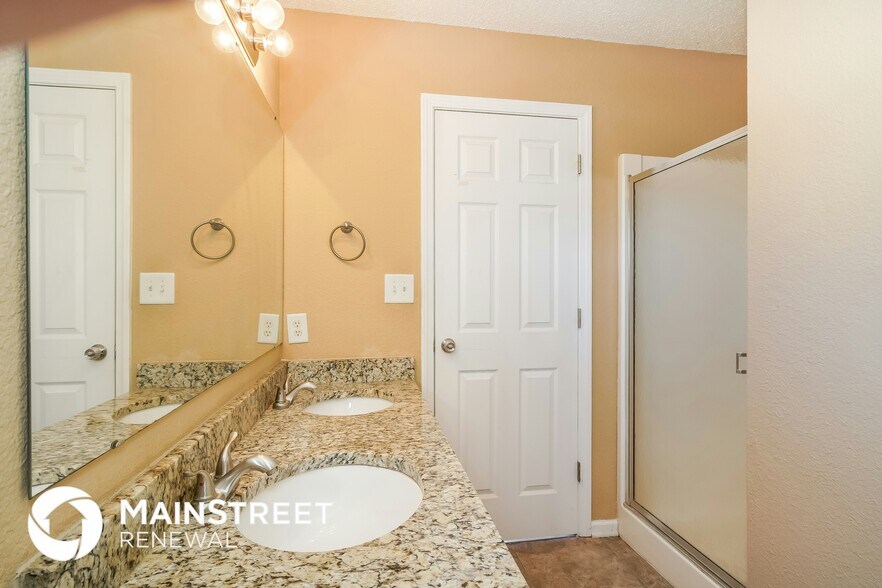 Building Photo - 5530 Wood Hollow Dr