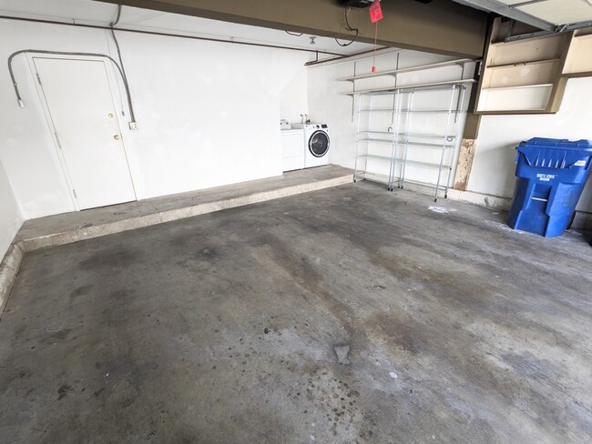 Building Photo - 10510 Sunland Blvd