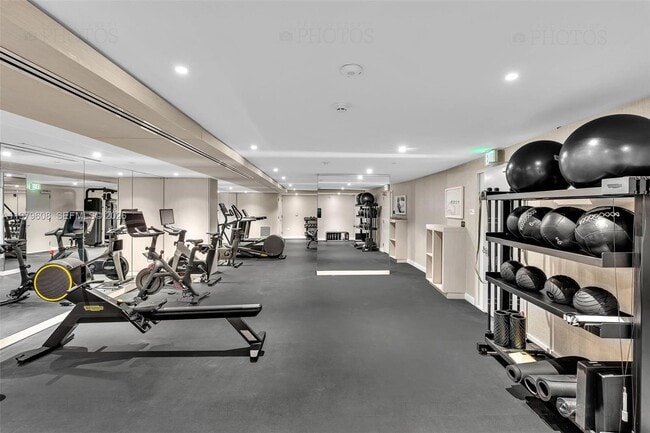 Building Photo - 9201 E Bay Harbor Dr