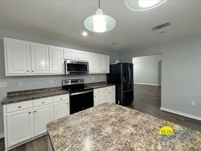 Building Photo - Stunning 4Bedroom Home in Alicia's Place of Crestview!
