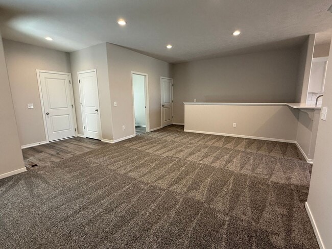 Building Photo - Ranch townhome with 2 stall garage. Spacio...