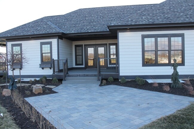 Building Photo - Upgrade to a 3-Bed, 2-Bath House with Extra Space