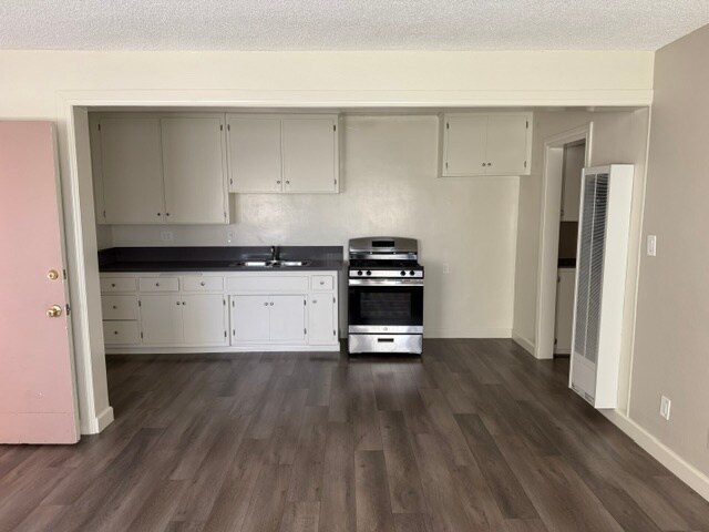 Kitchen - Sunset Palms Apartments