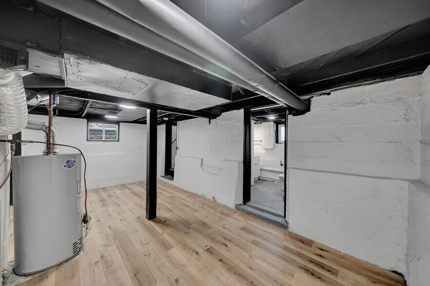 Building Photo - 705 New Hampshire St